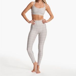 Clean elevation legging